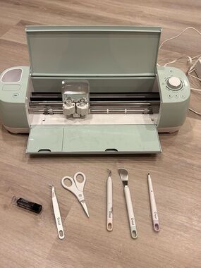 Cricut Mint Green Cutting Machine with Tool Set